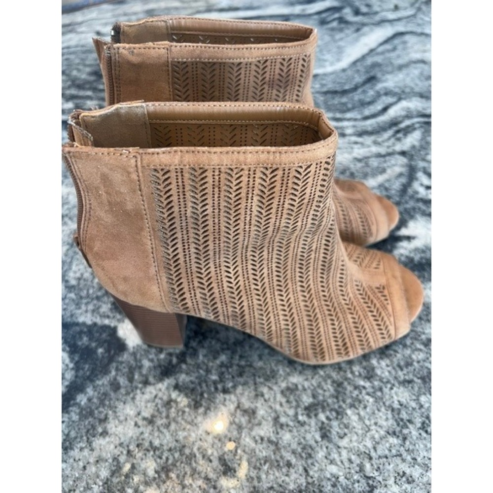 Apt. 9 Open Toe Booties Women 7 Tan Good Laser Cut Perforated Block Heel